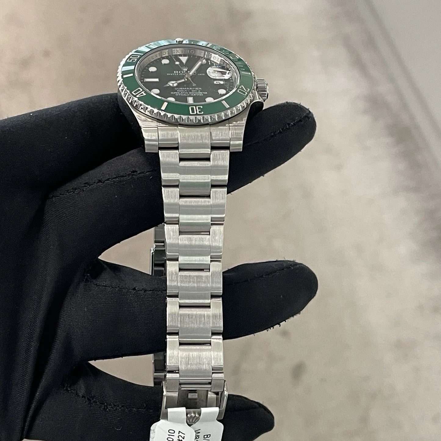 ROLEX SUBMARINER DATE 40mm HULK GREEN DIAL GREEN BEZEL OYSTER ref: 116610LV